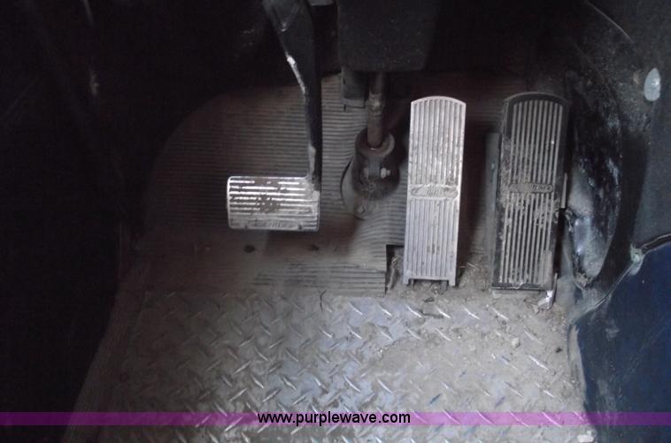 image for item A4179 1993 Freightliner FLA semi truck