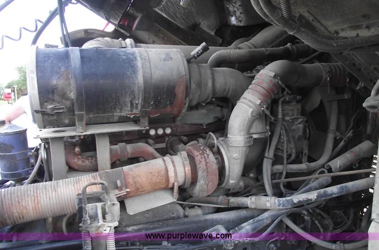 image for item A4179 1993 Freightliner FLA semi truck