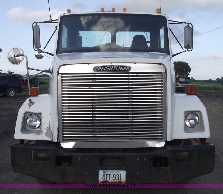 image for item A4200 1993 Freightliner FL106 semi truck