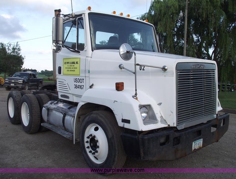 image for item A4200 1993 Freightliner FL106 semi truck