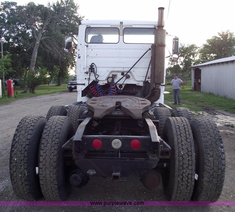 image for item A4200 1993 Freightliner FL106 semi truck