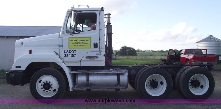 image for item A4200 1993 Freightliner FL106 semi truck