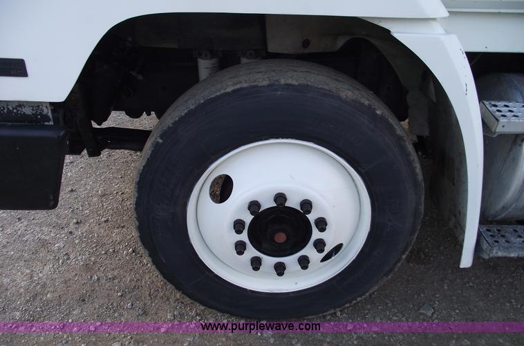 image for item A4200 1993 Freightliner FL106 semi truck