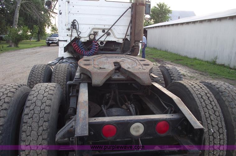 image for item A4200 1993 Freightliner FL106 semi truck