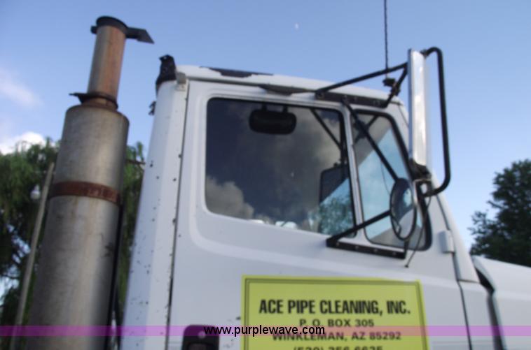 image for item A4200 1993 Freightliner FL106 semi truck