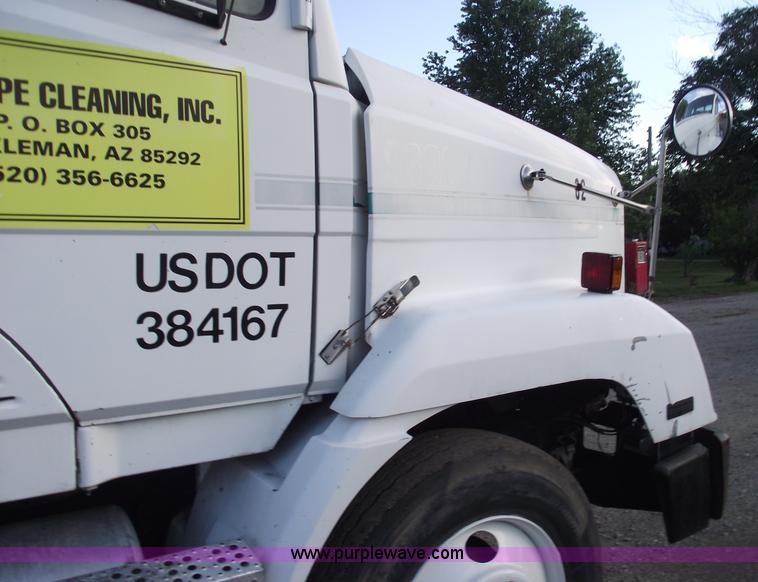 image for item A4200 1993 Freightliner FL106 semi truck