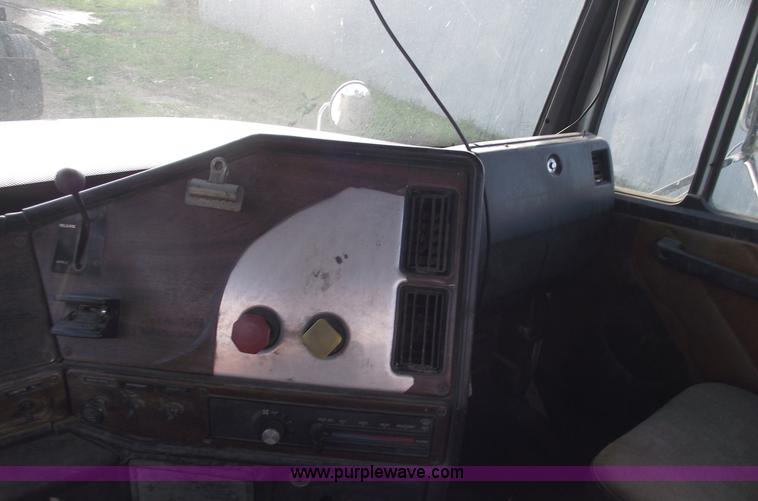 image for item A4200 1993 Freightliner FL106 semi truck