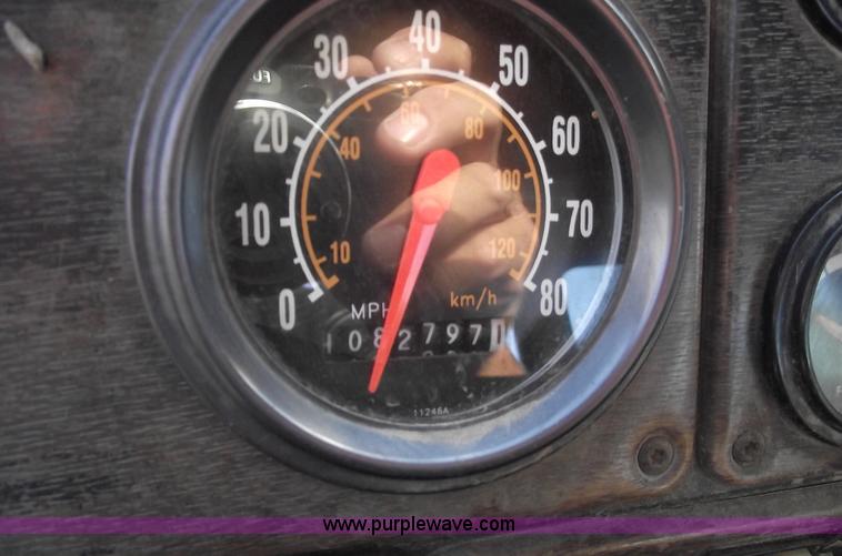 image for item A4200 1993 Freightliner FL106 semi truck