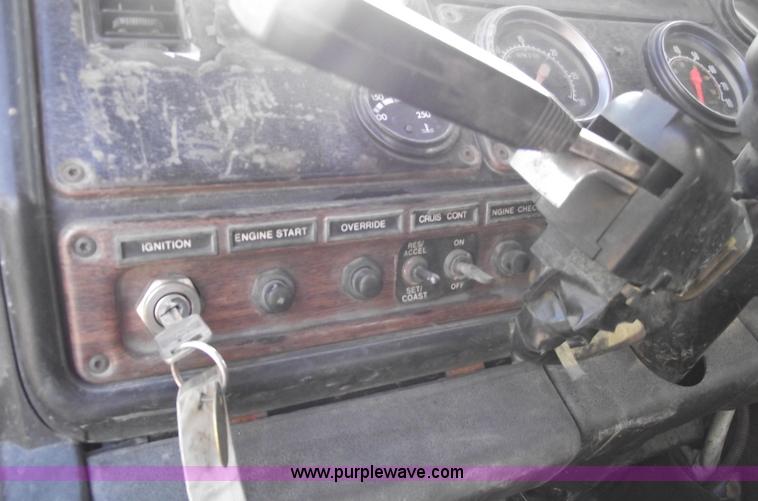 image for item A4200 1993 Freightliner FL106 semi truck