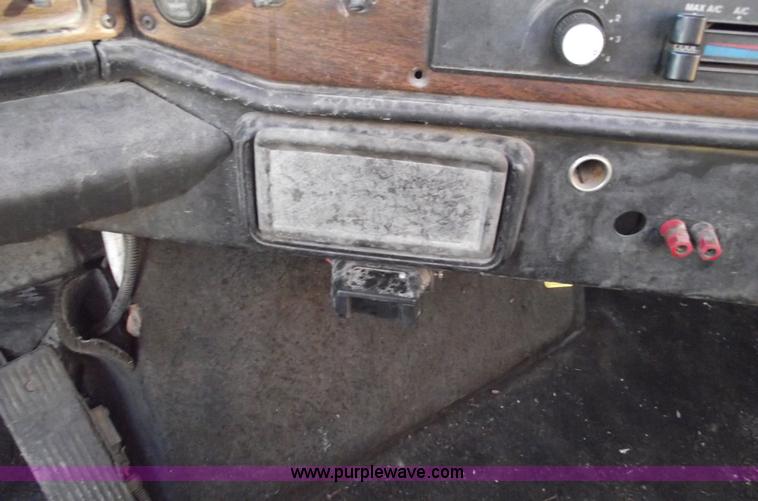 image for item A4200 1993 Freightliner FL106 semi truck