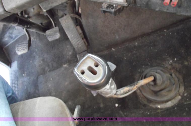 image for item A4200 1993 Freightliner FL106 semi truck