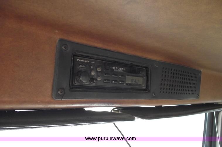 image for item A4200 1993 Freightliner FL106 semi truck