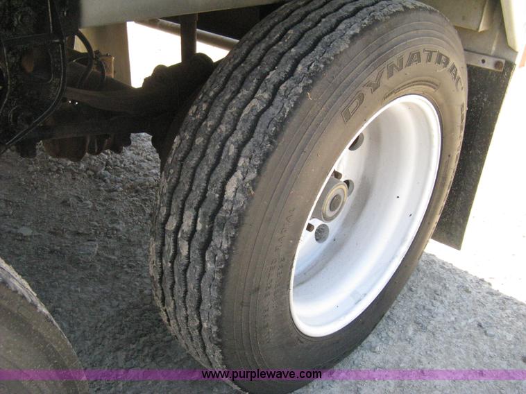 image for item A4290 2000 Cornhusker 800 aluminum grain hopper trailer