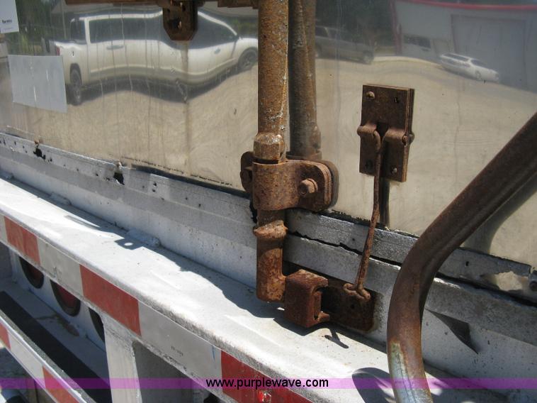 image for item A4290 2000 Cornhusker 800 aluminum grain hopper trailer