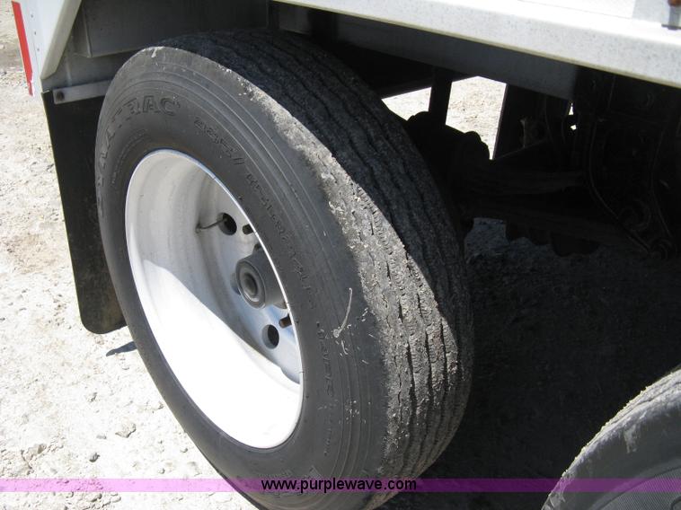 image for item A4290 2000 Cornhusker 800 aluminum grain hopper trailer