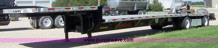 image for item A4557 2007 Fontaine 53' drop deck trailer