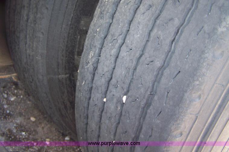 image for item A4557 2007 Fontaine 53' drop deck trailer