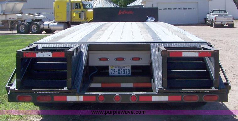 image for item A4557 2007 Fontaine 53' drop deck trailer