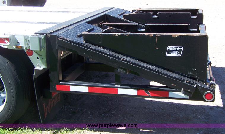 image for item A4557 2007 Fontaine 53' drop deck trailer