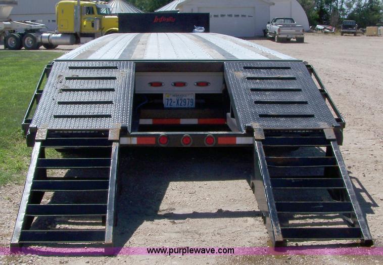 image for item A4557 2007 Fontaine 53' drop deck trailer