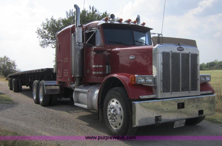 image for item A4733 1993 Peterbilt 379 semi truck