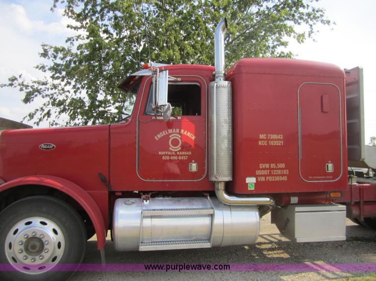image for item A4733 1993 Peterbilt 379 semi truck