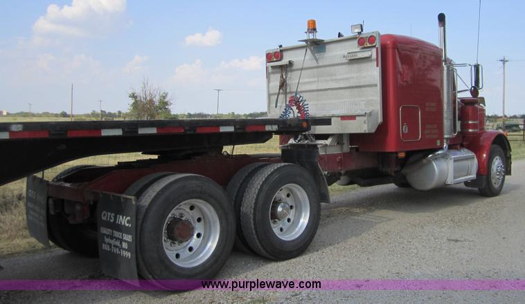 image for item A4733 1993 Peterbilt 379 semi truck