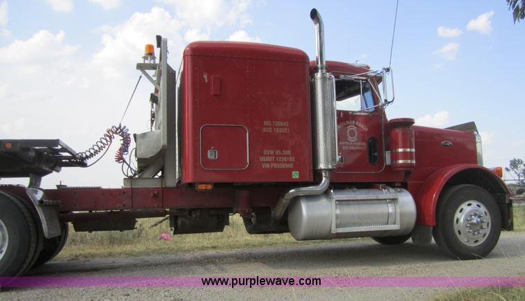 image for item A4733 1993 Peterbilt 379 semi truck