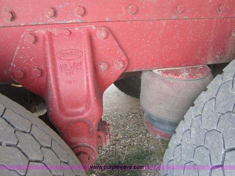 image for item A4733 1993 Peterbilt 379 semi truck