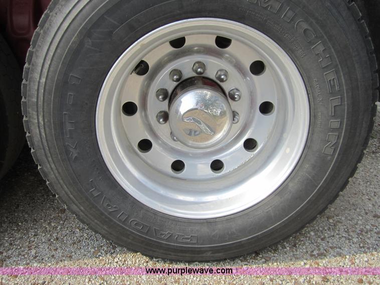 image for item A4733 1993 Peterbilt 379 semi truck