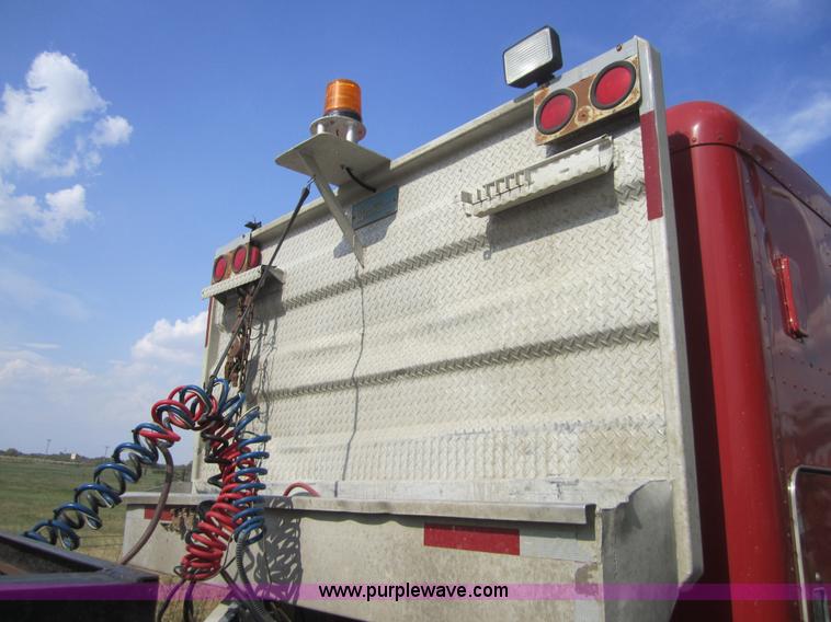 image for item A4733 1993 Peterbilt 379 semi truck