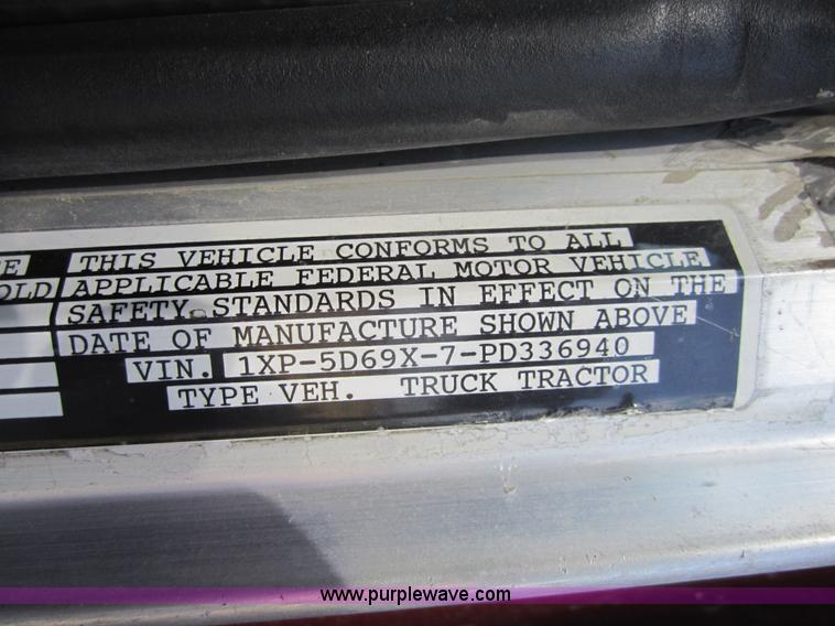 image for item A4733 1993 Peterbilt 379 semi truck