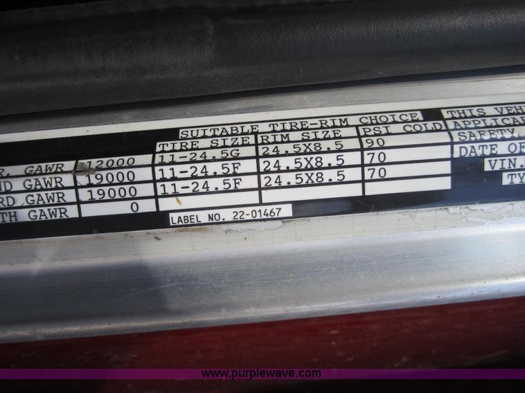 image for item A4733 1993 Peterbilt 379 semi truck