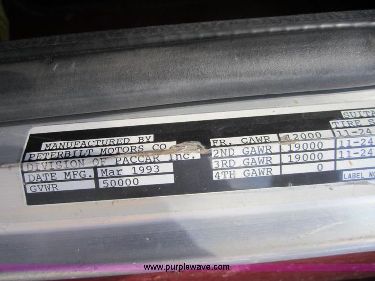 image for item A4733 1993 Peterbilt 379 semi truck