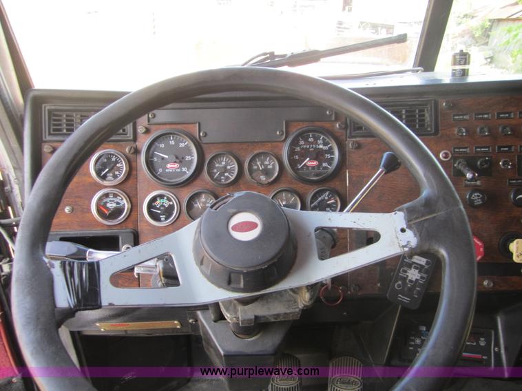 image for item A4733 1993 Peterbilt 379 semi truck
