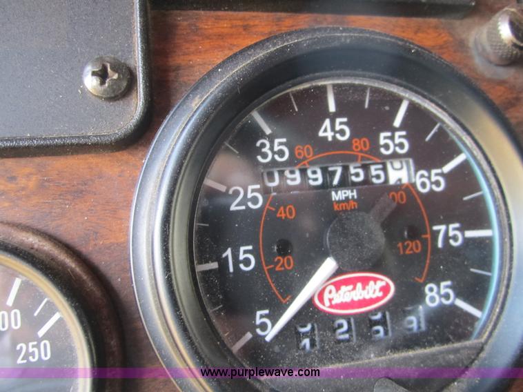 image for item A4733 1993 Peterbilt 379 semi truck