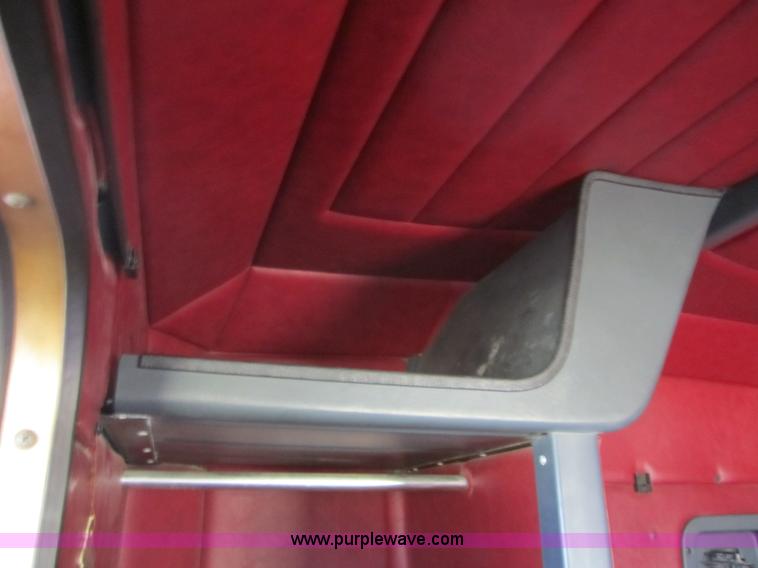 image for item A4733 1993 Peterbilt 379 semi truck