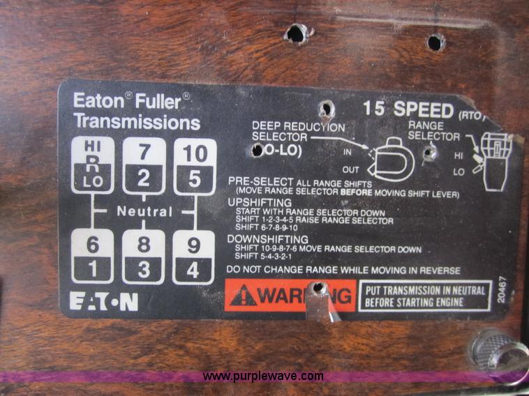 image for item A4733 1993 Peterbilt 379 semi truck