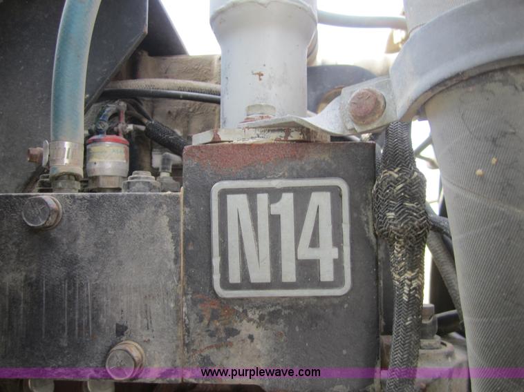 image for item A4733 1993 Peterbilt 379 semi truck