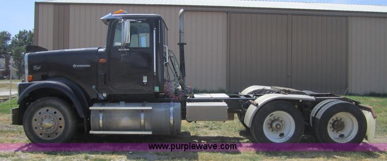 image for item A4765 1996 International 9300 semi truck