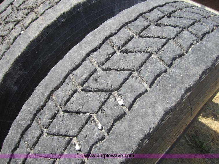 image for item A4765 1996 International 9300 semi truck