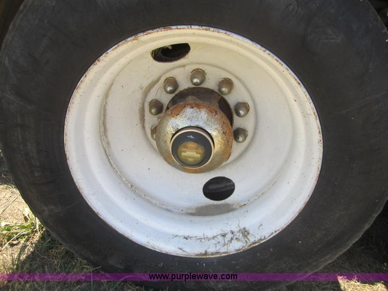 image for item A4765 1996 International 9300 semi truck