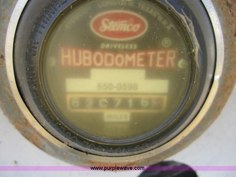 image for item A4765 1996 International 9300 semi truck