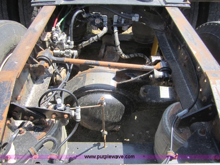 image for item A4765 1996 International 9300 semi truck