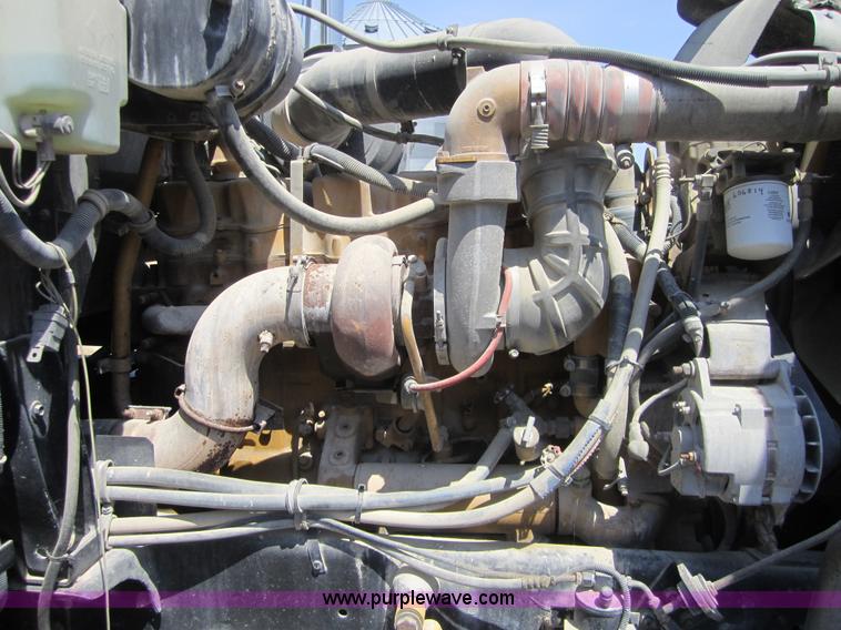 image for item A4765 1996 International 9300 semi truck