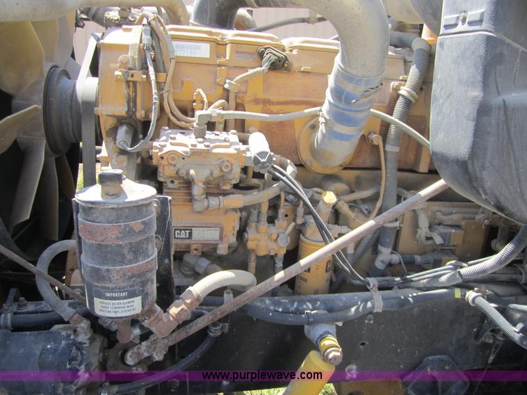 image for item A4765 1996 International 9300 semi truck