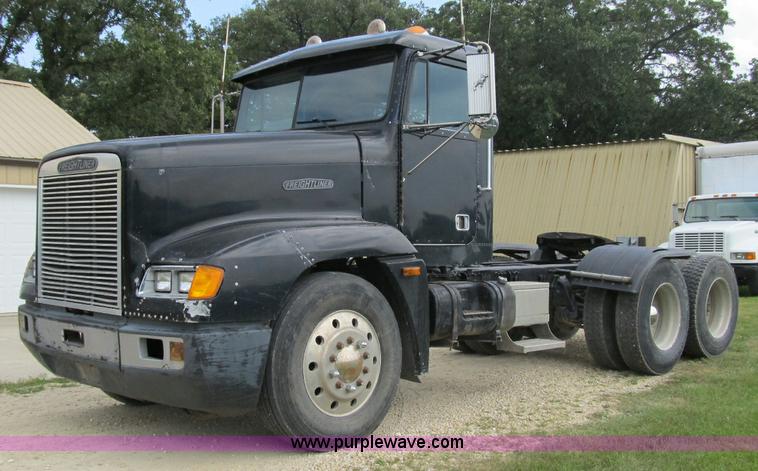 image for item A4903 1992 Freightliner FLD120 semi truck