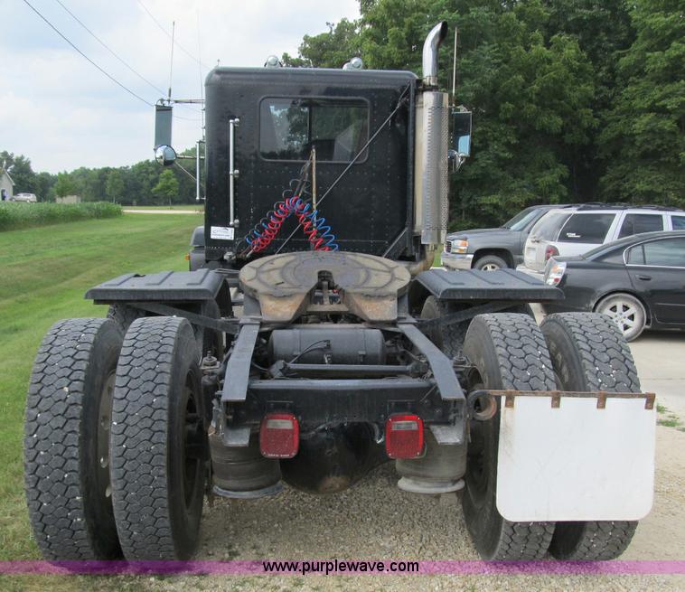 image for item A4903 1992 Freightliner FLD120 semi truck