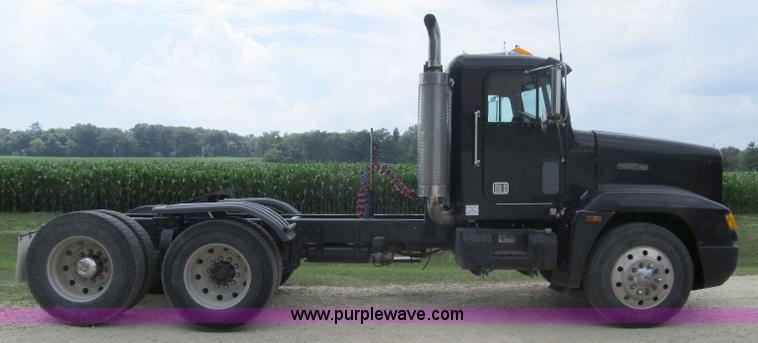 image for item A4903 1992 Freightliner FLD120 semi truck