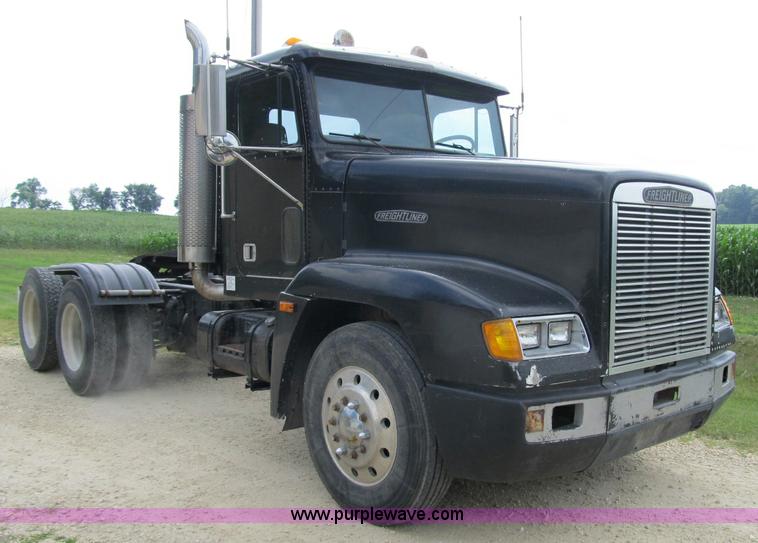 image for item A4903 1992 Freightliner FLD120 semi truck